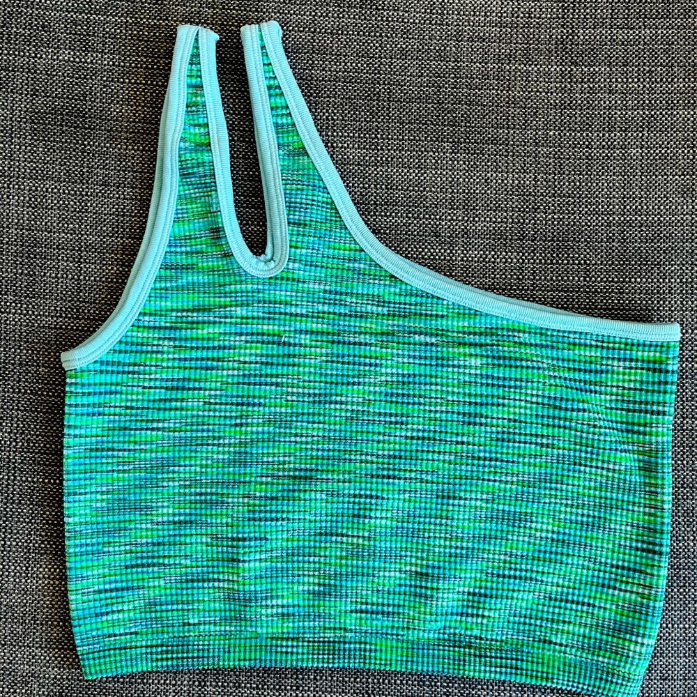 Aerie off-line off the shoulder